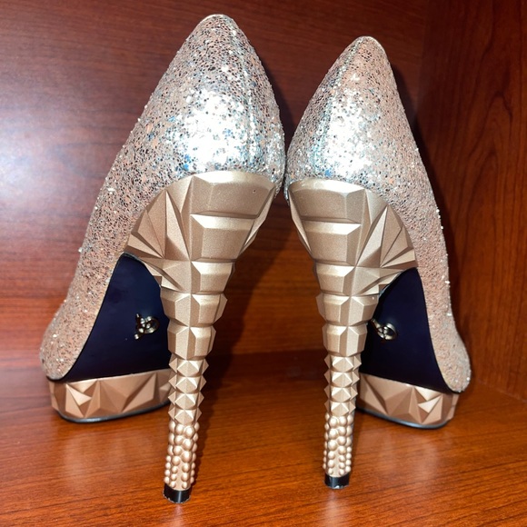 Heels - Picture 2 of 5